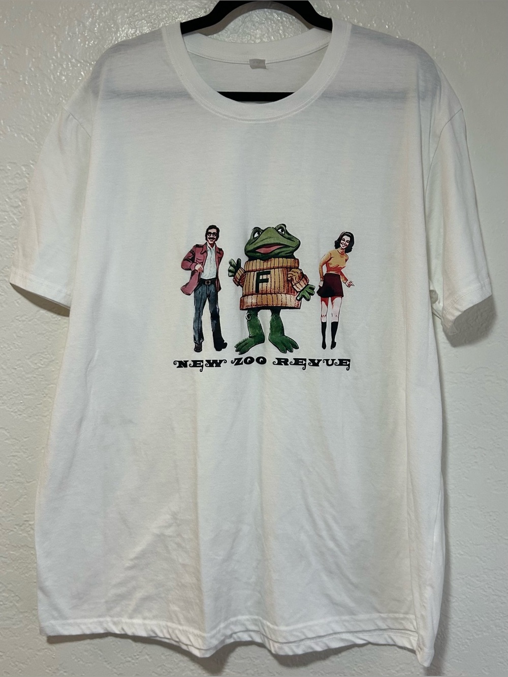 New Zoo Revue White Graphic T-Shirt with Frog Design